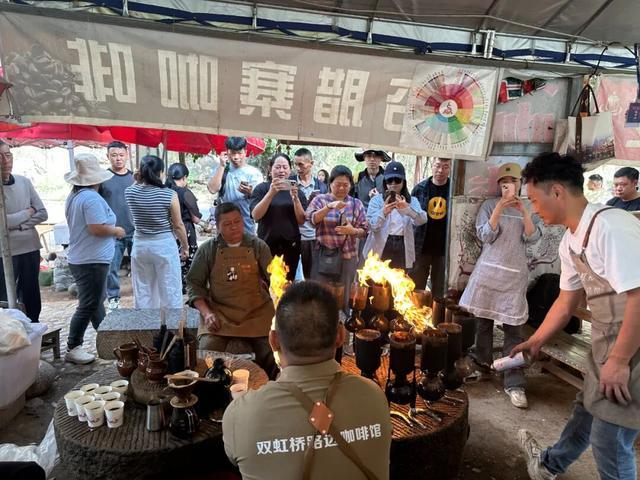 烧出顶流！央媒点名！开元棋牌火了！喷枪(图5)